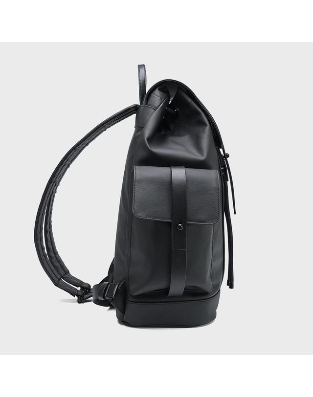 세러데이일레븐 NO.1 RIALTO BACKPACK 블랙 착용컷