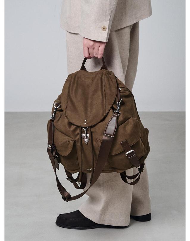 세러데이일레븐 NO.2 SZECHENYI BACKPACK_ESPRESSO 브라운 착용컷