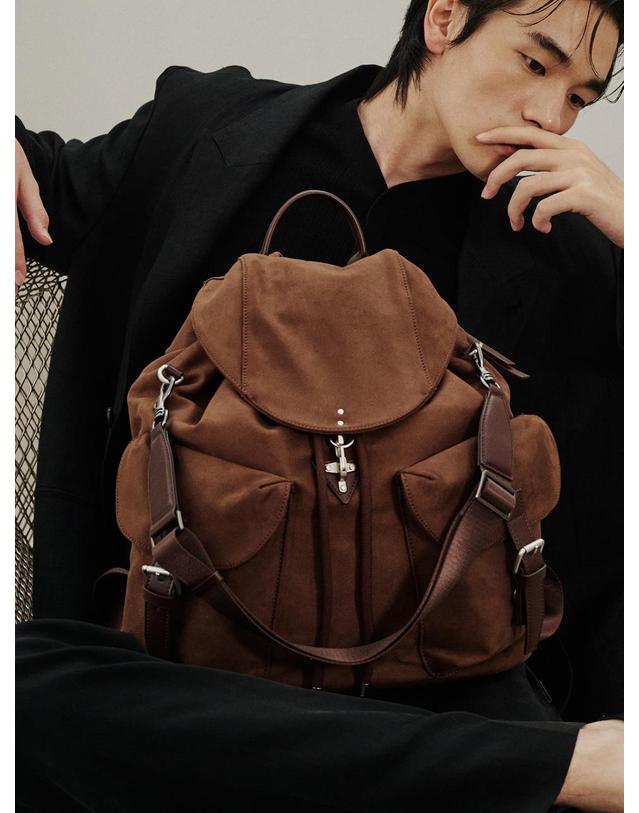 세러데이일레븐 NO.2 SZECHENYI BACKPACK_ESPRESSO 브라운 착용컷