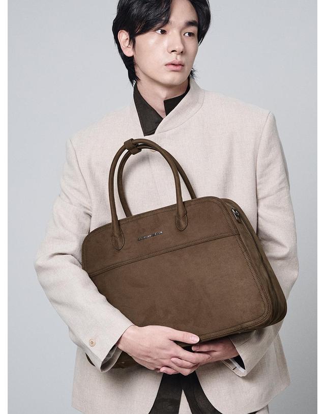 세러데이일레븐 NO.5 NUEVO TOTE BAG_ESPRESSO 브라운 착용컷