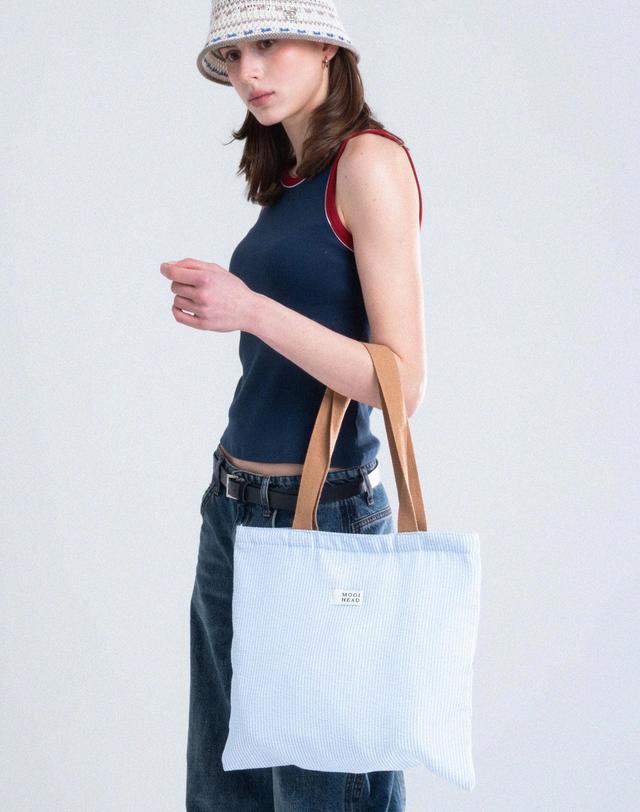 무이헤드 엘리오 시어서커 숄더백_5color 착용컷
