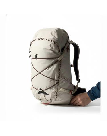 클라터뮤젠 26FW 지미 백팩 35L 실버크렘 10524117