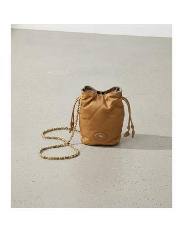 버버리 26 Reversible Horseshoe Chain Pouch 8121348 리버시블 홀스슈 체인 파우치