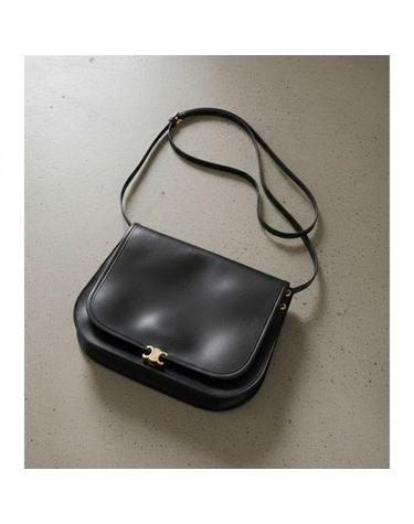 셀린느 26FW SOFT TRIOMPHE BESACE IN SUPPLE SHINY LAMBSKIN 123632T88 38NO 서플 샤이니 램스킨 소프트 트리옹프 베사체