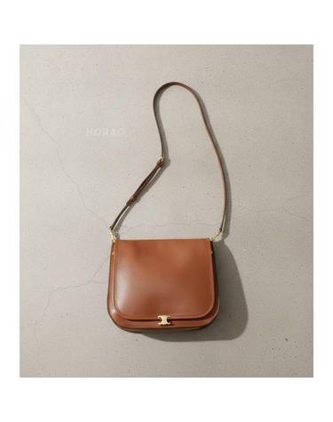 셀린느 26 SOFT TRIOMPHE BESACE IN SUPPLE SHINY LAMBSKIN 123632T88 GFY5 서플 샤이니 램스킨 소프트 트리옹프 베사체