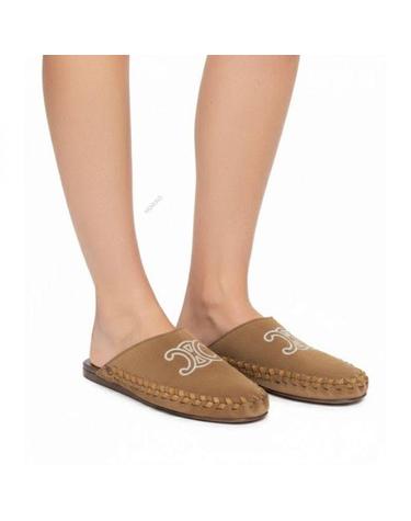 셀린느 MARLOU TRIOMPHE MULE IN SUEDE CALFSKIN 358893954C 19DT 스웨이드 카프스킨 마루 트리옹프 뮬
