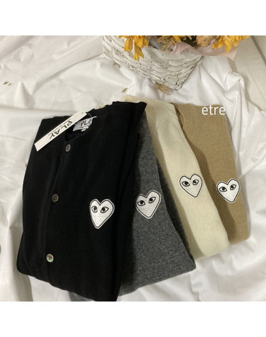 26FW 꼼데가르송 가디건 화이트와펜 여성 울 카디건