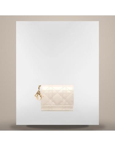 디올 Lady Dior Lotus 지갑 더스티 아이보리 페이턴트 까나쥬 송아지 가죽 S0181OVRBM58U