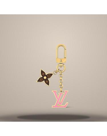 루이비통 LV 아이코닉 에나멜 백 참 골드 색상의 금속 핑크 색상의 에나멜 및 송아지 가죽 M02347