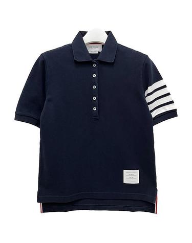 논현 더팩토리26FW 톰브라운 클래식 사선 완장 4바 피케 폴로 반팔티 네이비 FJP052G 07976 415