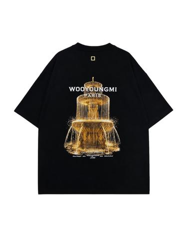 우영미 블랙 분수 그래픽 백로고 티셔츠 W263TS05708B