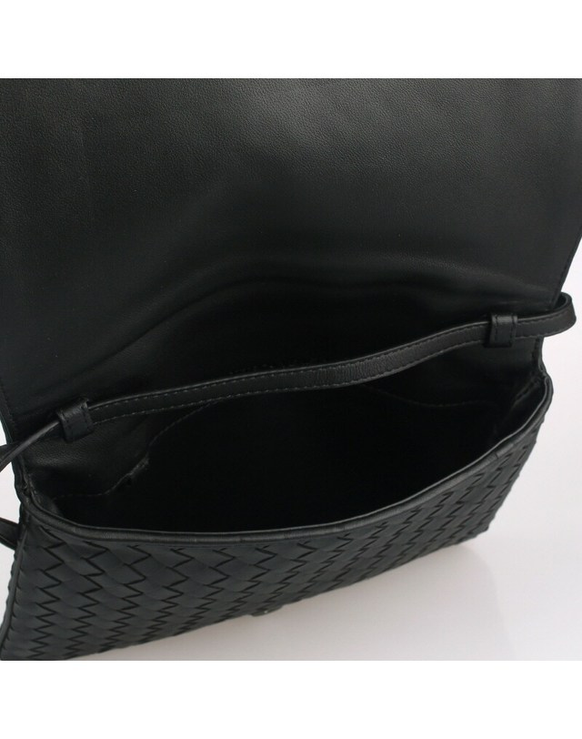 보테가 베네타 [명품]BOTTEGA VENETA 인트레치아토 크로스백 570183 V0016 8175 570183 V0016 8175 BLACK 착용컷