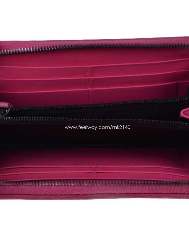 보테가 베네타 [중고명품] [중고명품] Bottega Veneta 보테가 베네타 지퍼 장지갑 레드 착용컷