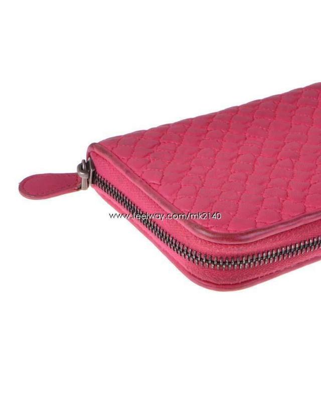 보테가 베네타 [중고명품] [중고명품] Bottega Veneta 보테가 베네타 지퍼 장지갑 레드 착용컷