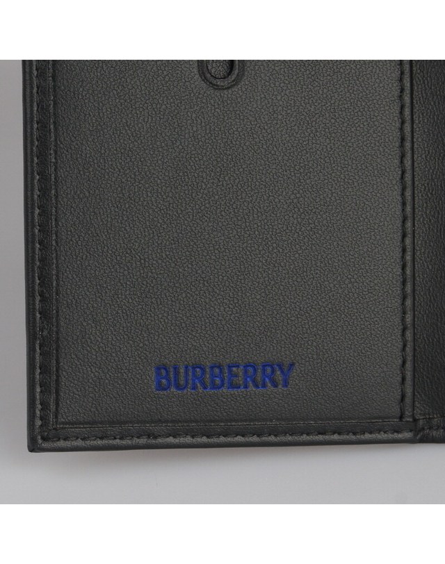버버리 [명품]BURBERRY 체크 폴딩 카드 8098456 8098456 BLACK 착용컷