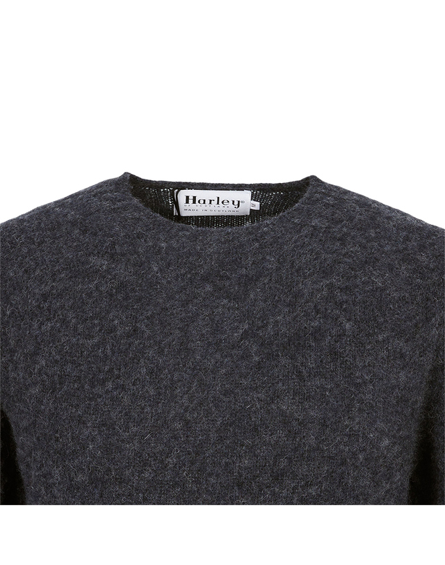할리오브스코틀랜드 26FW 할리 오브 스코틀랜드 쉐기독 니트 M3834 7 CHARCOAL 착용컷