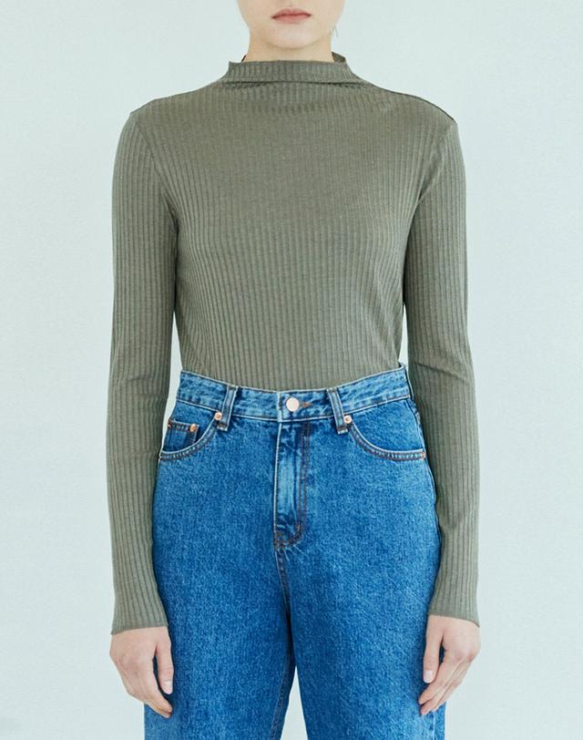 [모먼] [MOMEN] Half Neck Color Top - Khaki_XMCALYZA21145