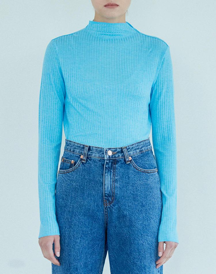 [모먼] [MOMEN] Half Neck Color Top - Light Blue_XMCALYZA21152