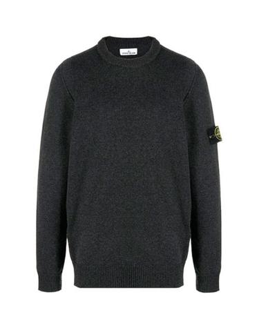 [스톤아일랜드] 23FW 7915508A3 V0M65 와펜패치 램스울 라운드 니트 차콜 남성 니트 / TTA
