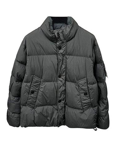 [스톤아일랜드] 25FW 와펜패치 가먼트 다이드 크링클 랩스 다운 자켓 다크 그레이 남성 자켓 K2S154100010 S0A23 V0062 / TLS