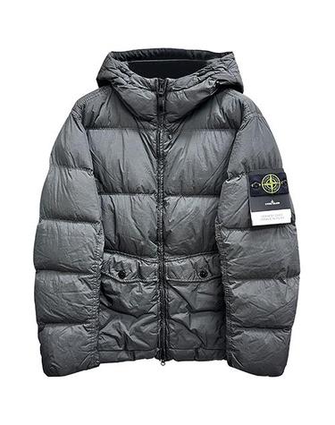 [스톤아일랜드] 25FW 와펜패치 가먼트 다이드 크링클 랩스 후드 다운 자켓 다크 그레이 남성 자켓 K2S154100011 S0A23 V0062 / TTA