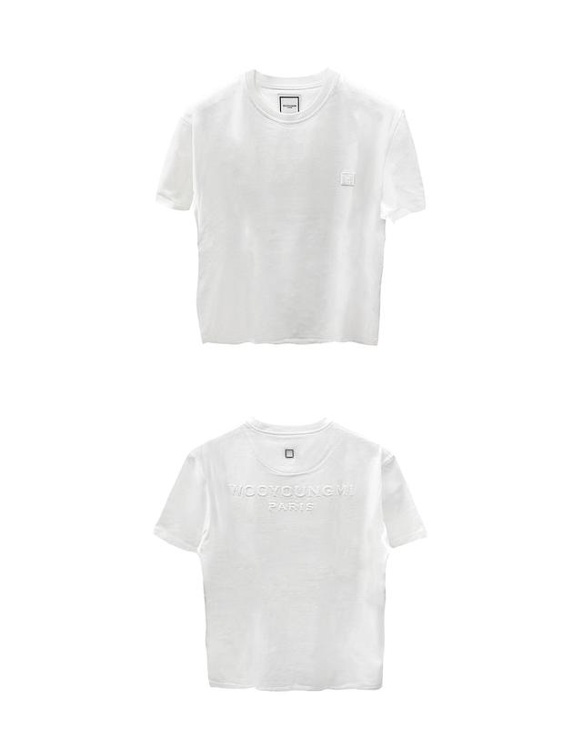 우영미 [우영미] W241TS09715W 야광 플리스 백로고 반팔티셔츠 화이트 남성 티셔츠 / TJ 착용컷