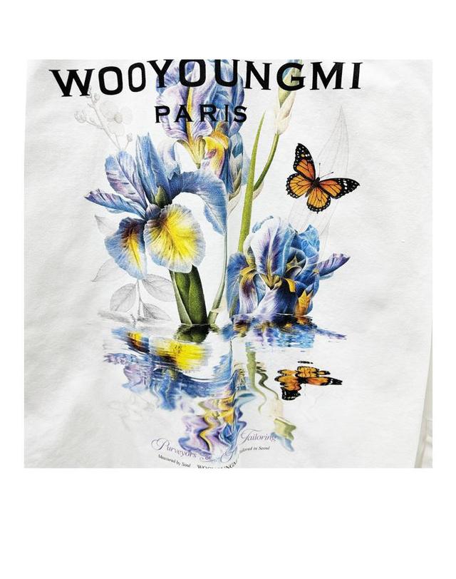 우영미 [우영미] 26SS 플라워 백로고 데님 셔츠 아이보리 남성 셔츠 W261SH26881I / TR 착용컷