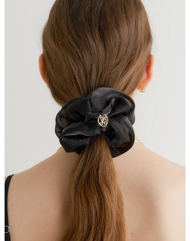 silk sheer logo pendant scrunchie (H009_black)