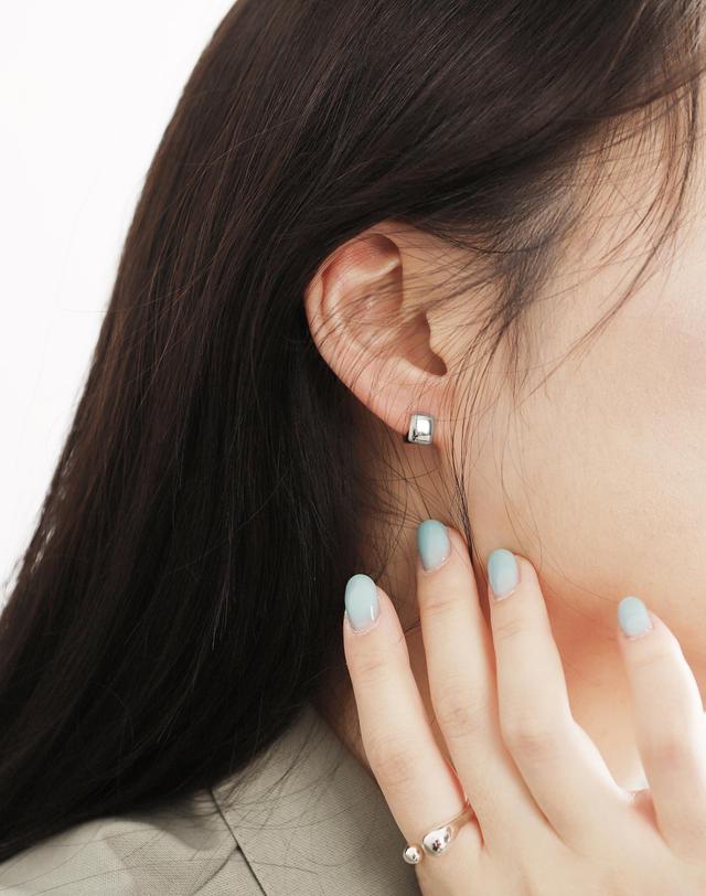 오젤 실버925 미니 스퀘어 원터치 은귀걸이 사각 볼륨 이어링 PS117E 착용컷