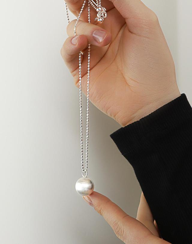 오젤 실버 925 매트 무광 볼 체인 은목걸이 볼드 심플 길이 조절 롱목걸이 PS162N 착용컷