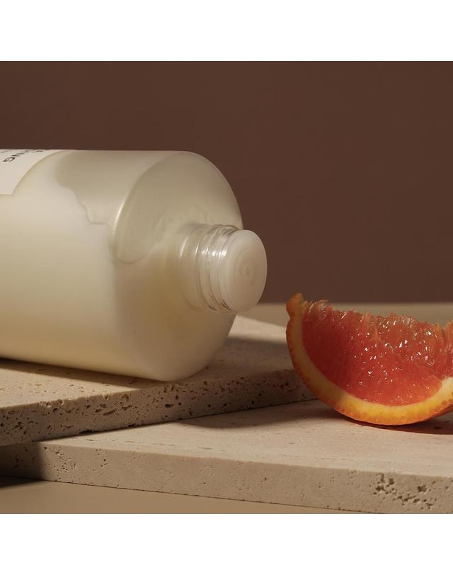 소소코 소소코 아로마 촉촉한 고보습 라벤더 네놀리 시더우드 순한 바디로션 350ml 2종 택1 착용컷