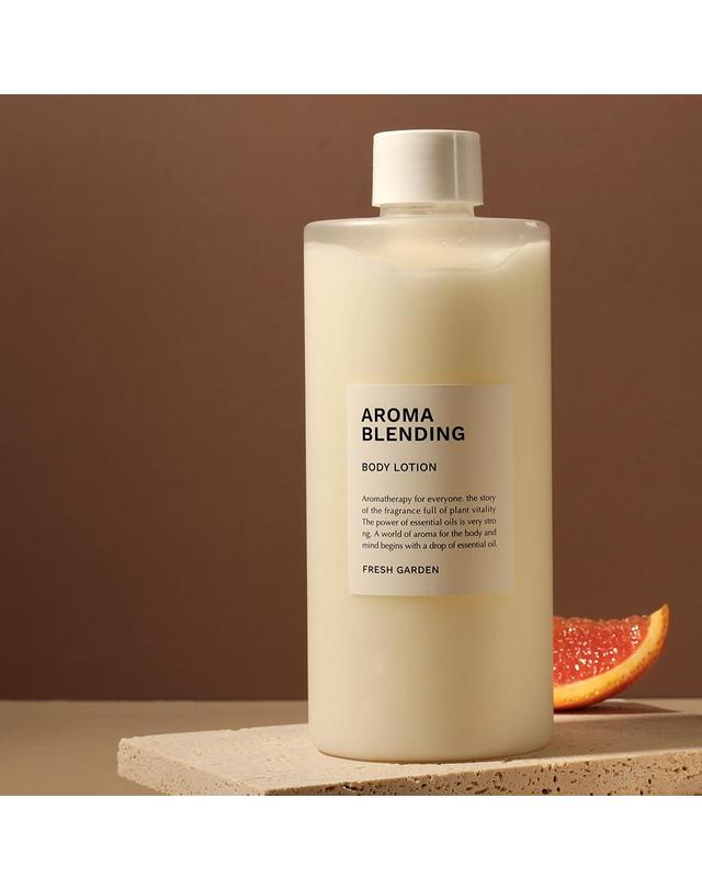 소소코 소소코 아로마 촉촉한 고보습 버가못 일랑일랑 스윗오렌지 순한 바디로션 350ml 2종 택1 착용컷