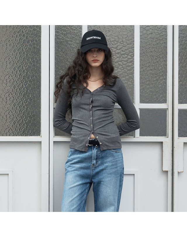 320쇼룸 [320쇼룸] V넥 골지 버튼 가디건_2color 착용컷