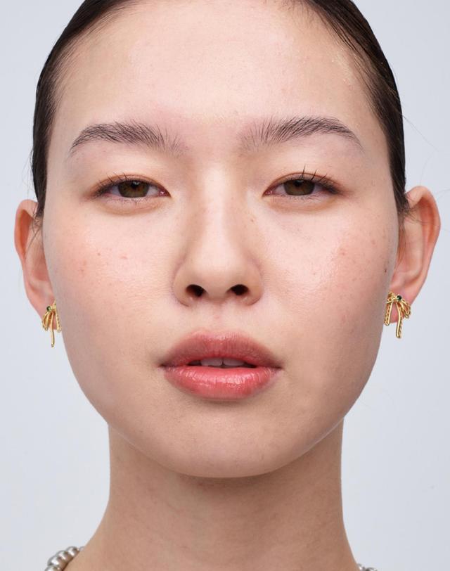 레트로클 그린 큐빅 리본 귀걸이 착용컷
