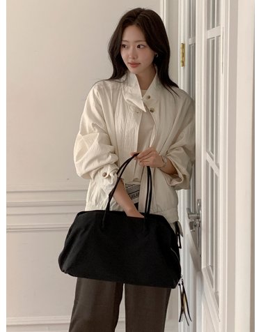 미니멀 하이넥 블루종 크림 AT6JPA005CR