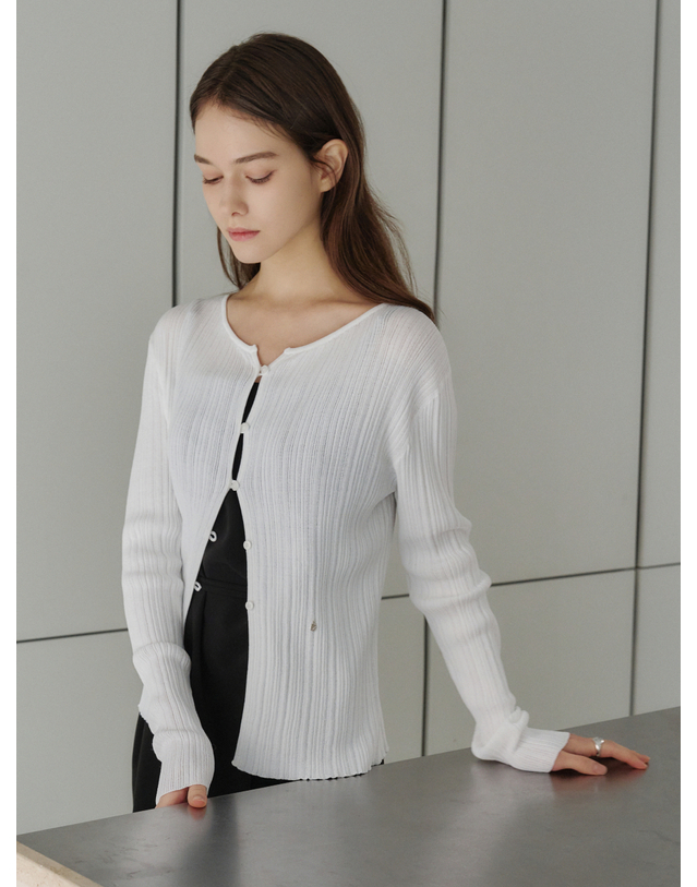 앳코너 슬림 보트넥 골지 가디건 화이트 AT6CDA009WT 착용컷