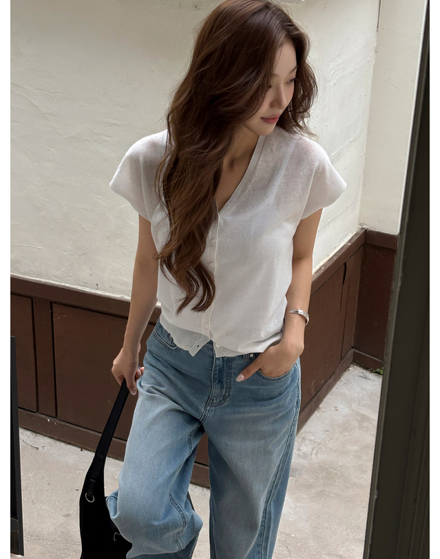 앳코너 디테쳐블 스카프 숄 가디건 화이트 AT6CDB008WT 착용컷