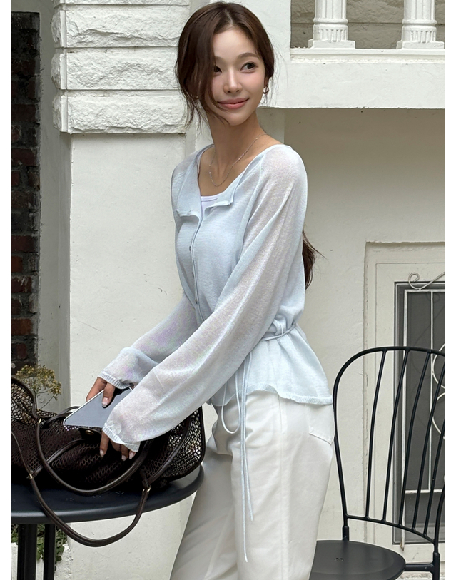 앳코너 린넨 블렌드 시어 가디건 스카이 블루 AT6CDB011SL 착용컷
