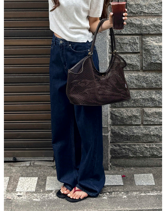 앳코너 세미 와이드핏 린넨 데님 팬츠 인디고 AT6PAB027IN 착용컷