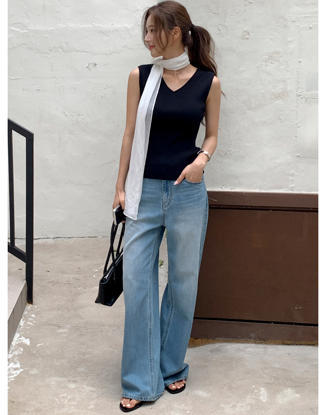 앳코너 세미 와이드핏 린넨 데님 팬츠 미드 블루 AT6PAB028BL 착용컷