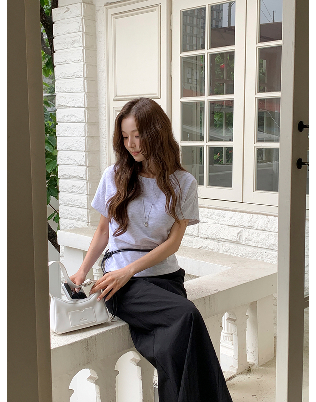 앳코너 클린 라인 나일론 스커트 블랙 AT6SKB030BK 착용컷