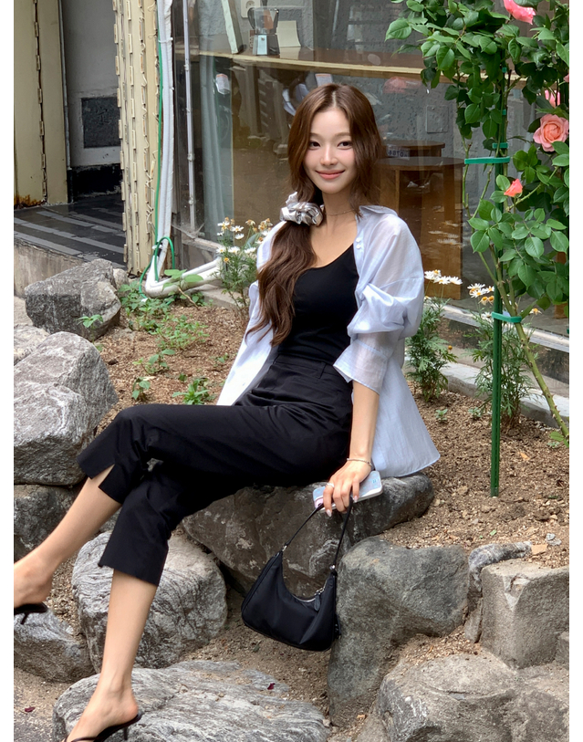 앳코너 사이드 슬릿 카프리 팬츠 블랙 AT6PAB037BK 착용컷
