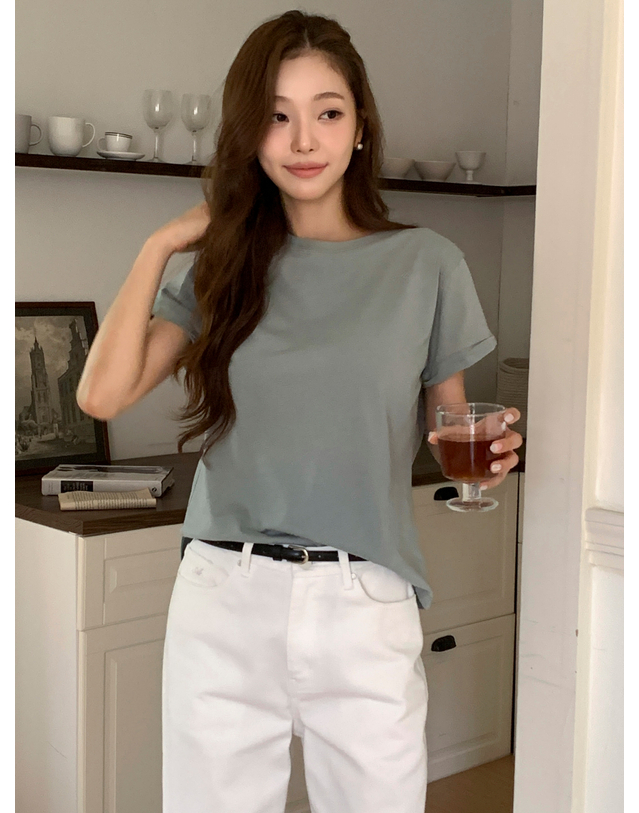 앳코너 트위스트 롤업 하프 슬리브 티셔츠 그레이 AT6TSB035GE 착용컷