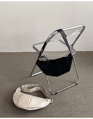 Half moon crossbag