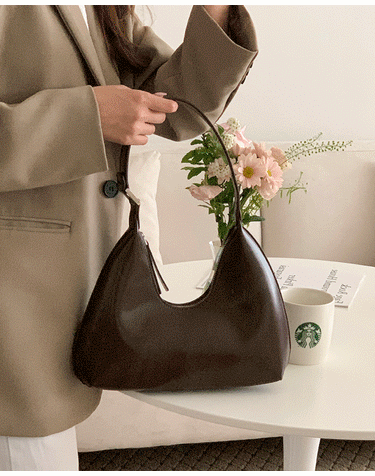 Egg pastel shoulder bag