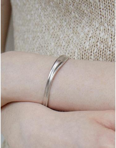 Water wave cuff bangle (Matte) BH7B56735MB