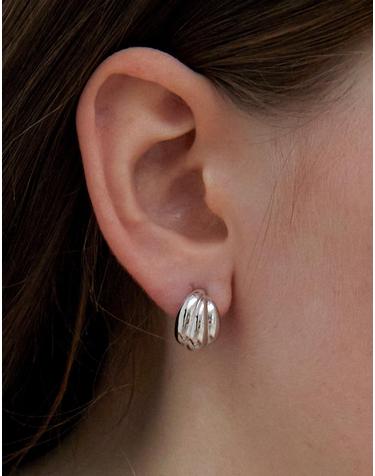 Echo shell earrings M (White) BH7E56744WBXXX