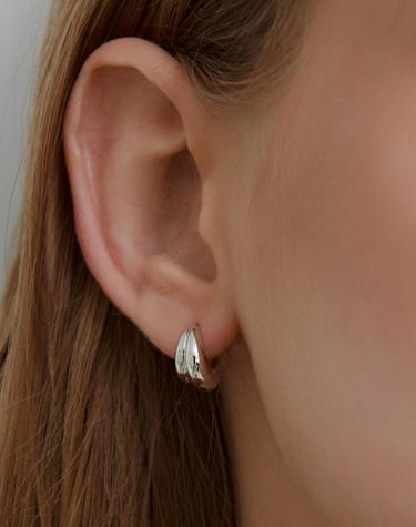 [925 silver] Echo shell curve earrings (White) BH7E5B799W9XXX