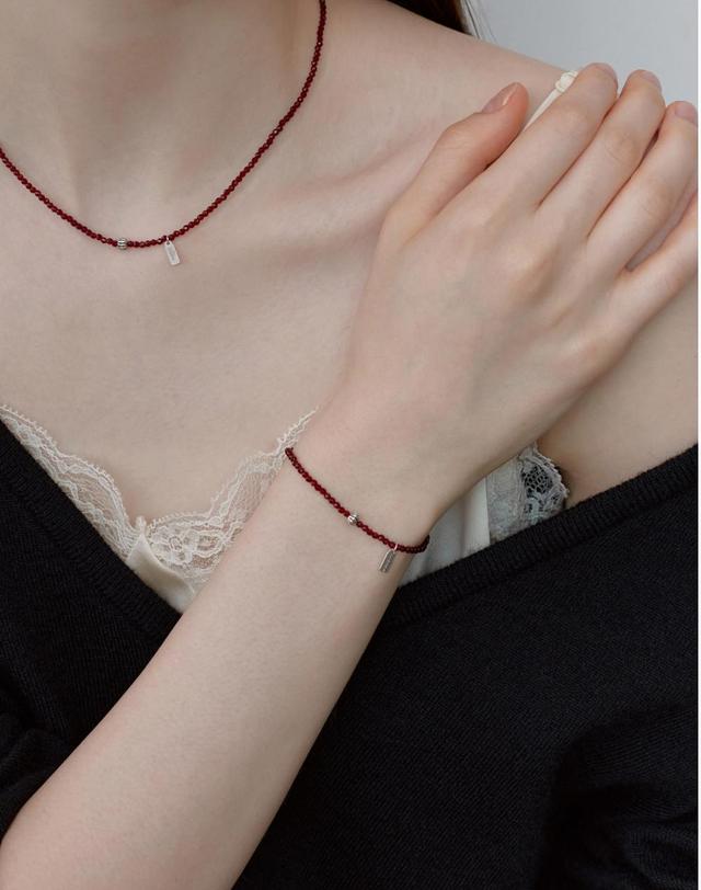 바이이에르 Pumpkin beads bracelet (Red) BH7B4A719WB175 착용컷