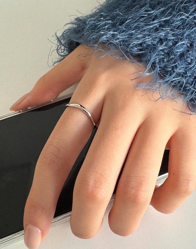 바이이에르 [925 silver] Little wave simple ring (White) BH7R40715W9 착용컷